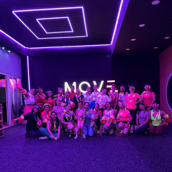Comunidad de alumnas en clase temática de MOVE Studio