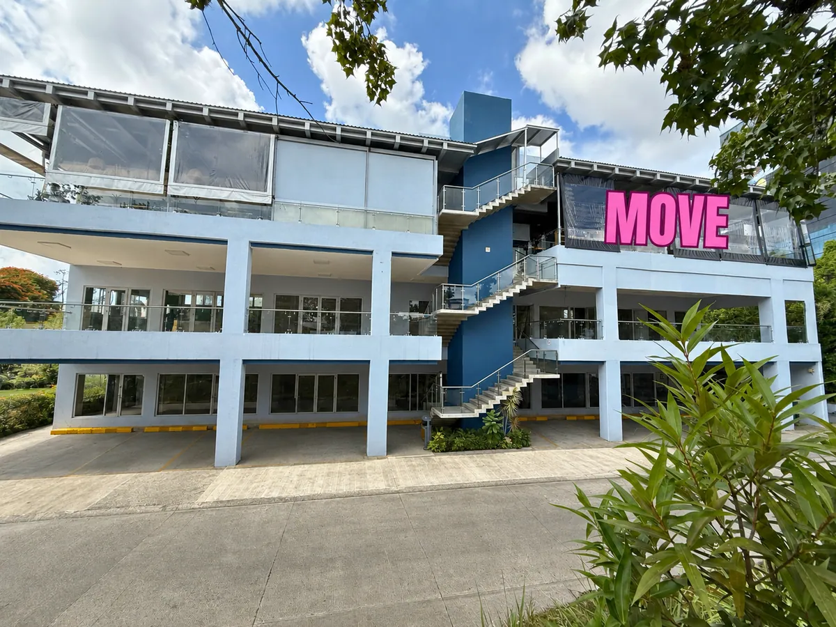 Exterior de Plaza City, ubicación de MOVE Studio en Xalapa